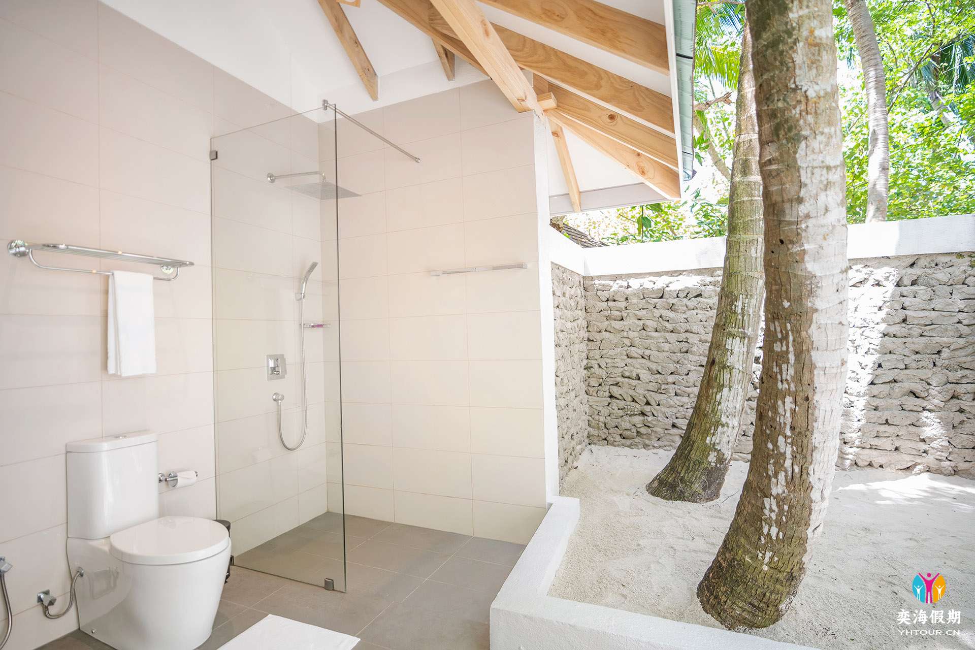 BEACH BUNGALOW OUTDOOR TOILET _ BATHROOM.jpg