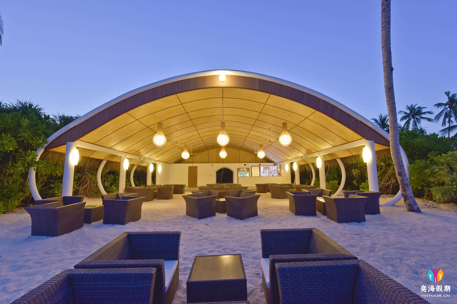 DL-HRES- Dreamland_Beach_Bar_01.jpg