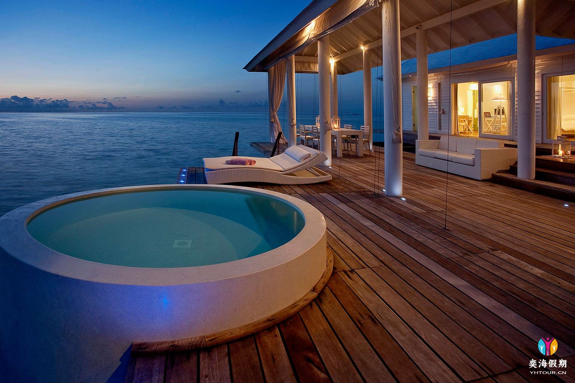 Two Bedroom Pool Water Villa (2).jpg