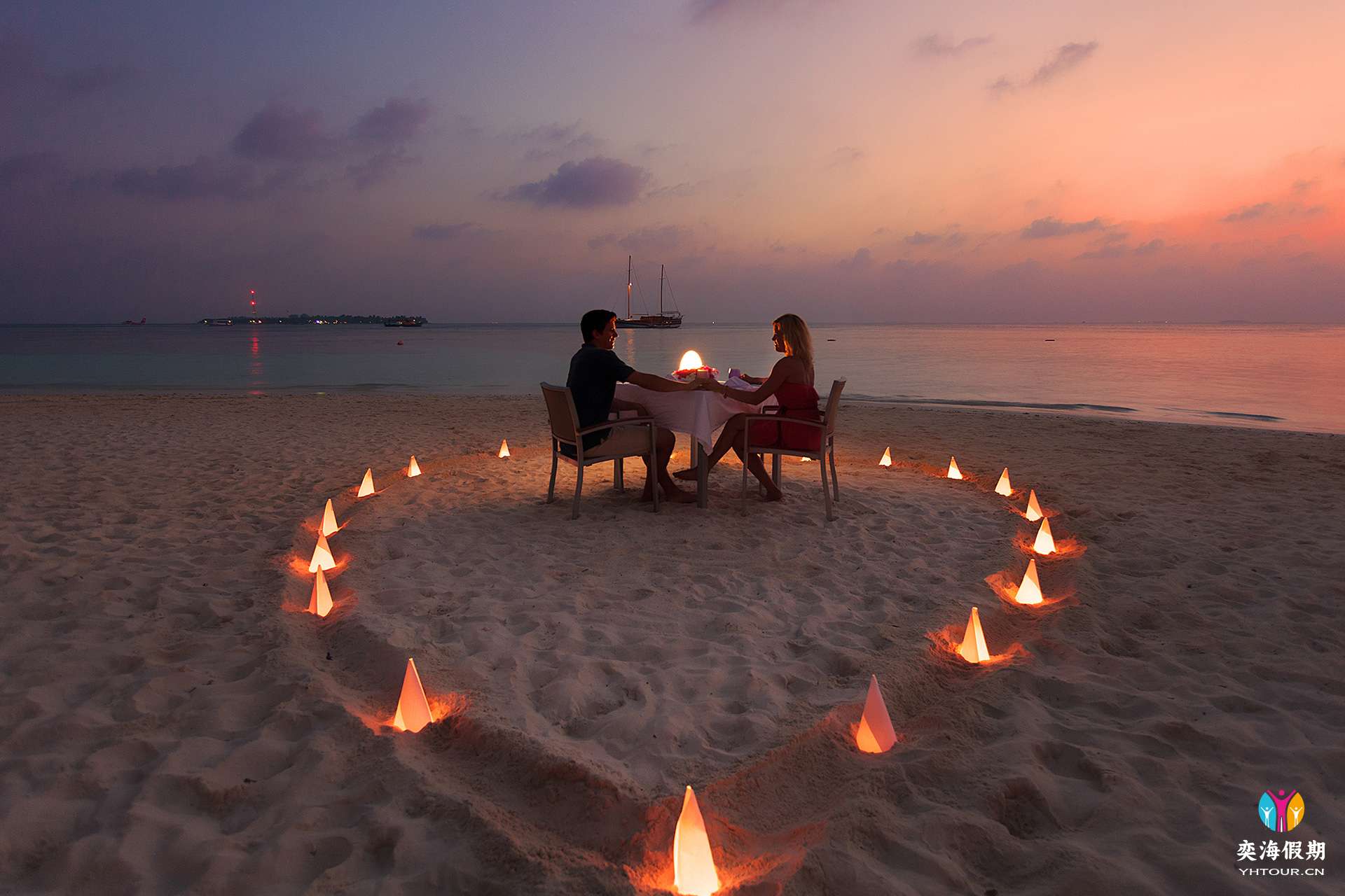 VilamendhooBeachDinner.jpg