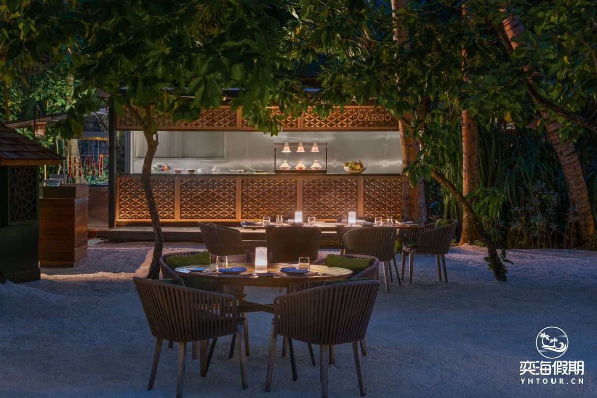 cargo-restaurant-37841-29144_Classic-Hor.jpg