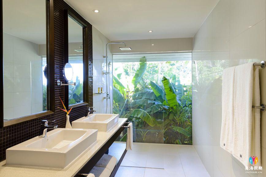 Beachfront Room 2.jpg