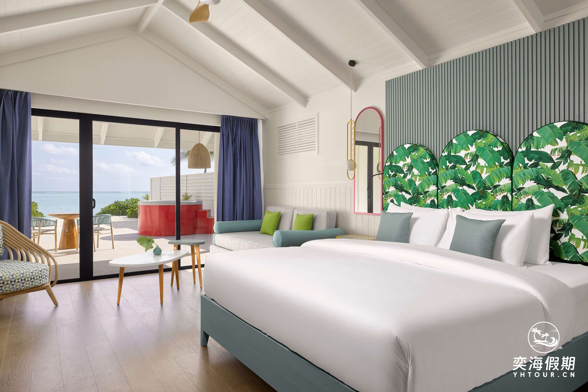 Villa Park - Beach Villa with Whirlpool - Bed - Large.jpg