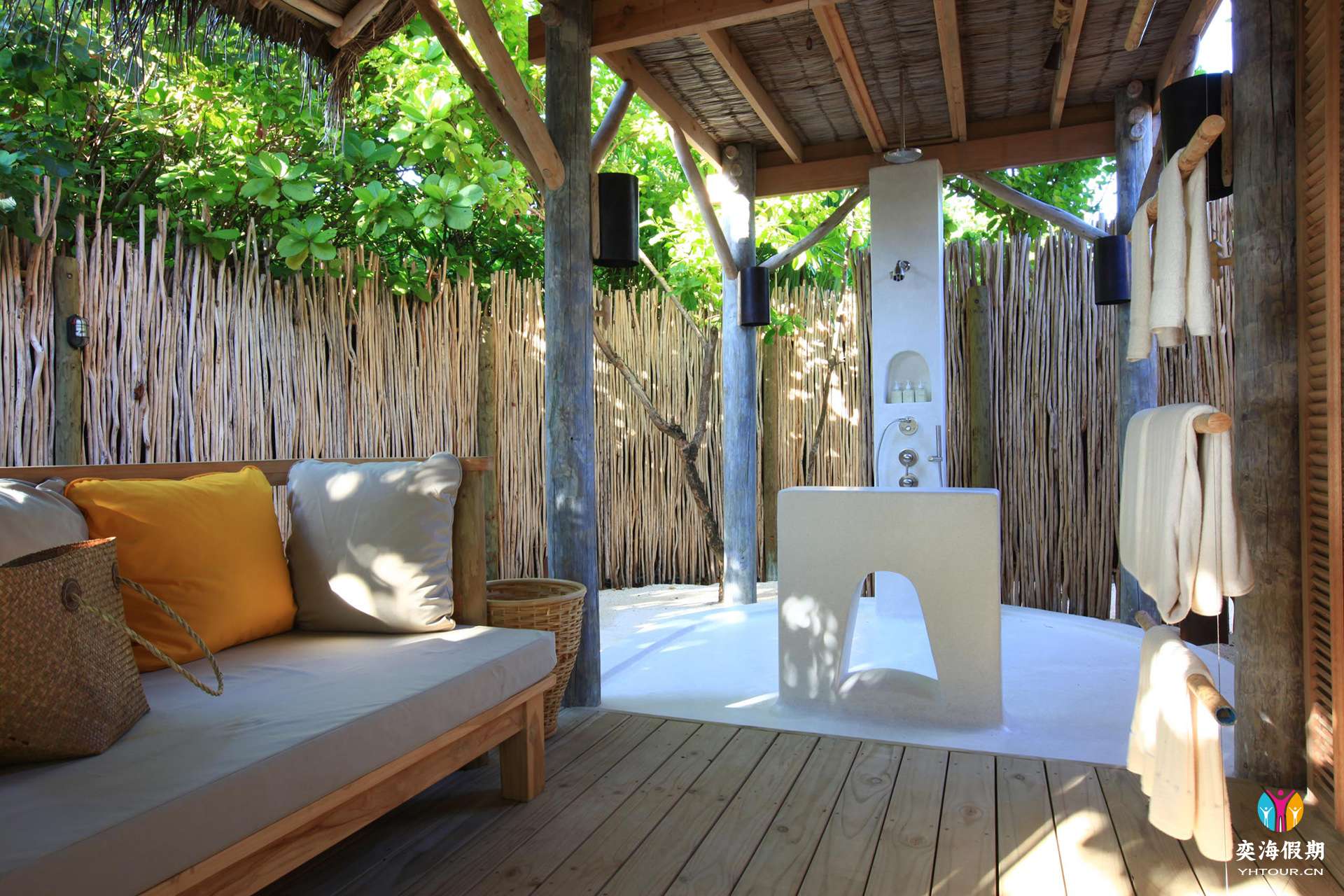 lagoon-beach-villa-with-pool (1).jpg