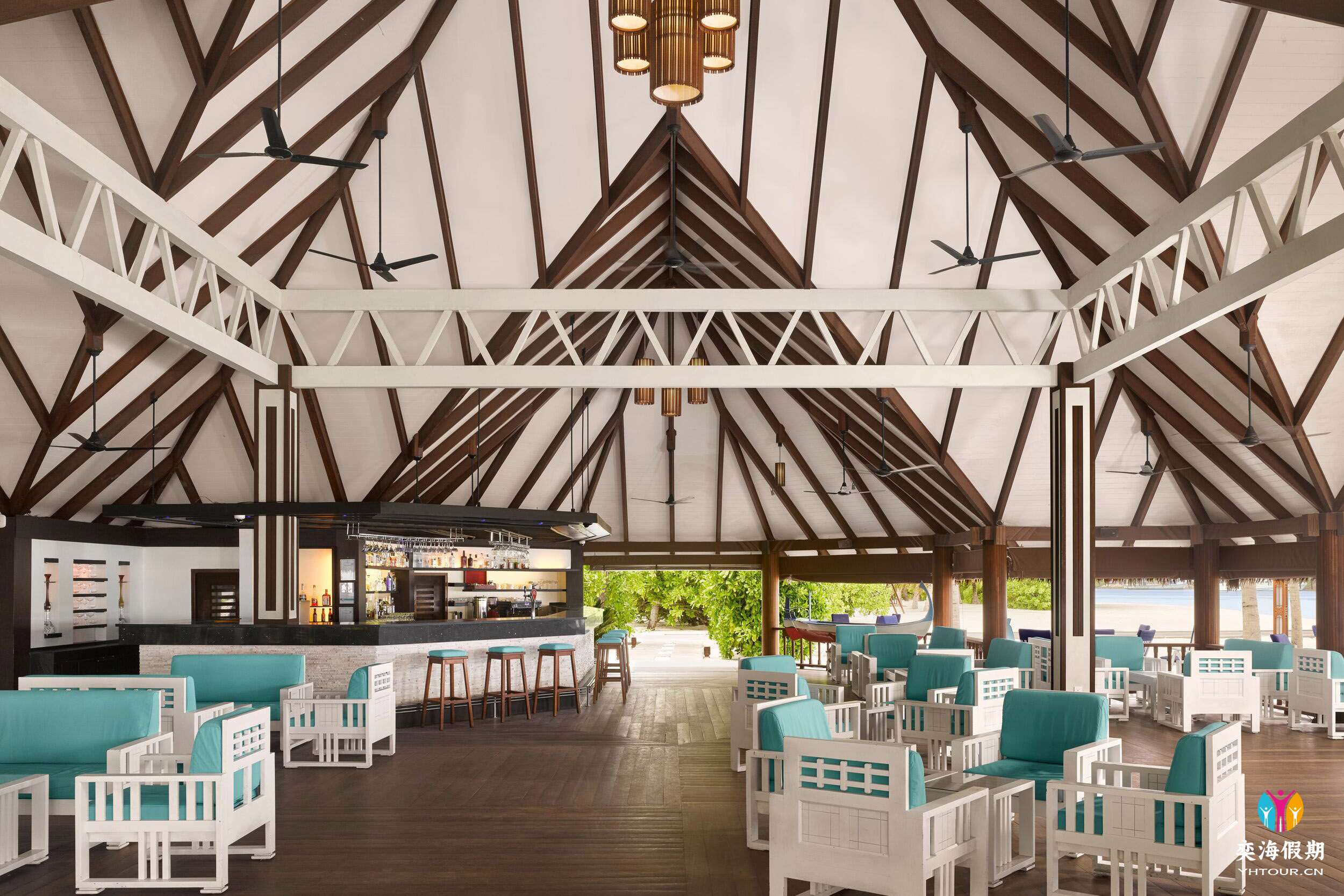 Villa Nautica - Main Bar - Seating - Large.jpg