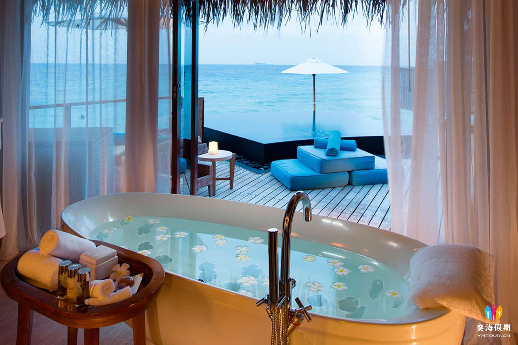 Halaveli-Maldives-2016-Water-Villa-Bathroom-01.jpg