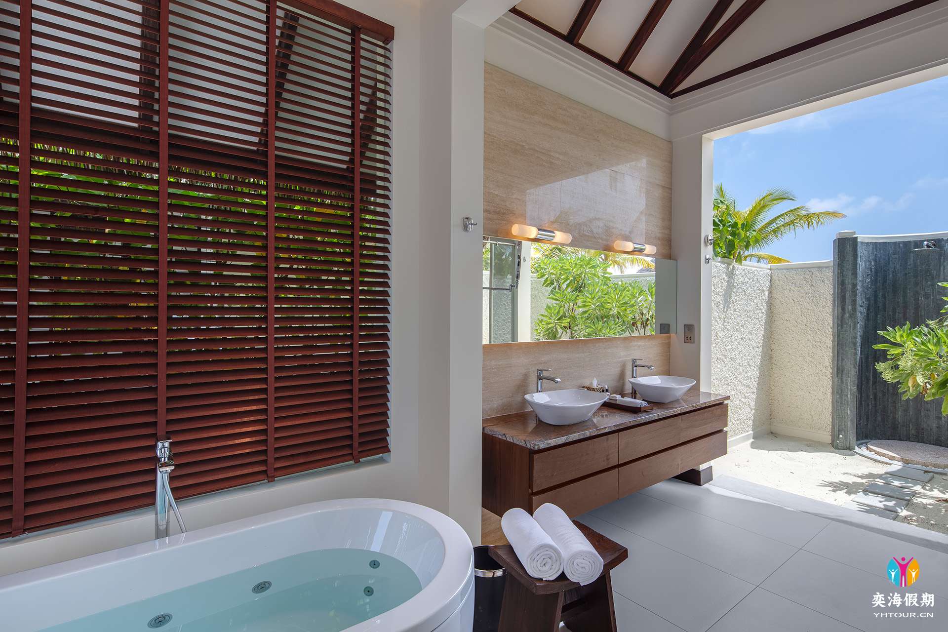 Family Beach Villa-2.JPG