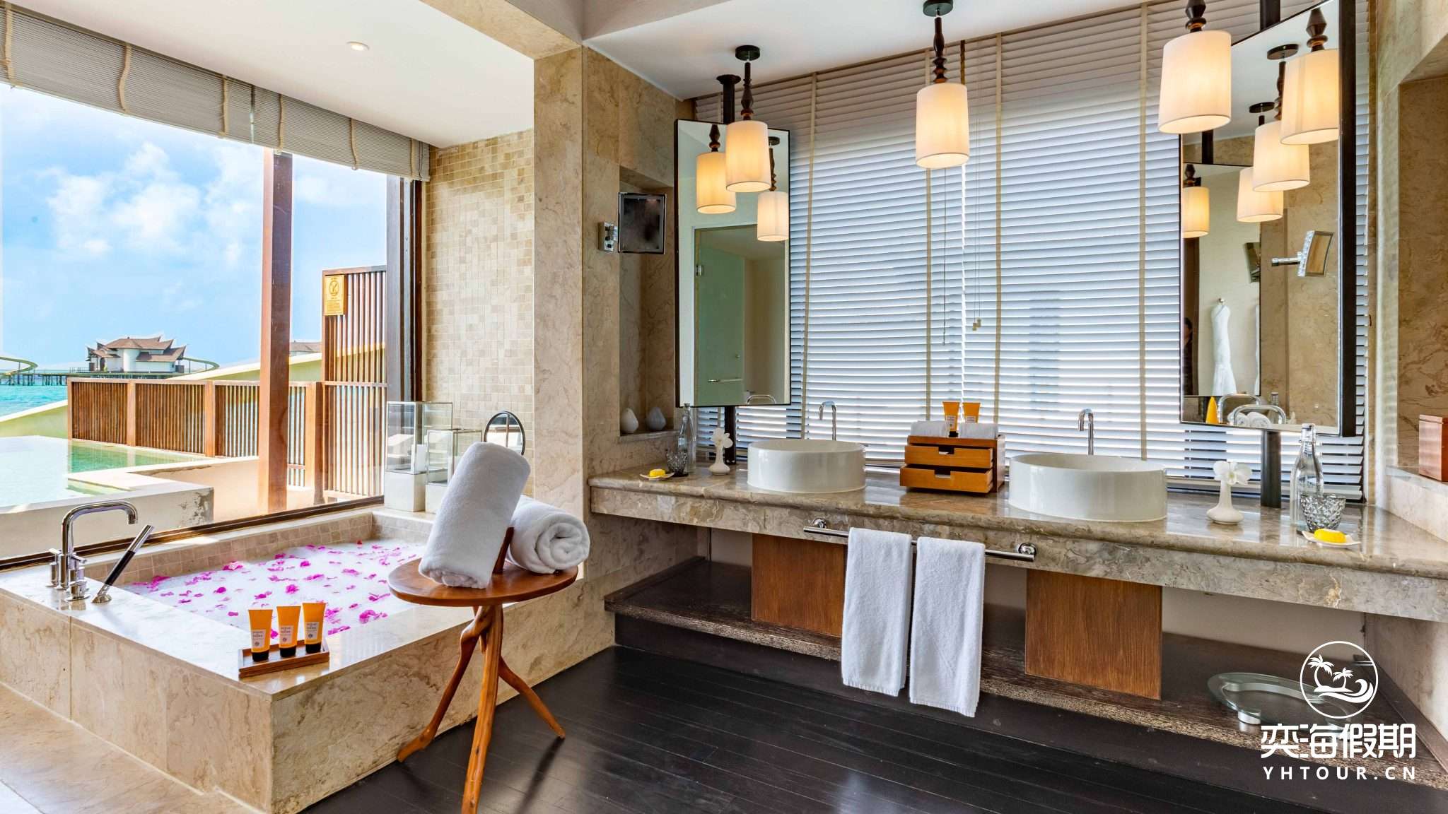 Ocean Pool Suites with Slides5.jpg