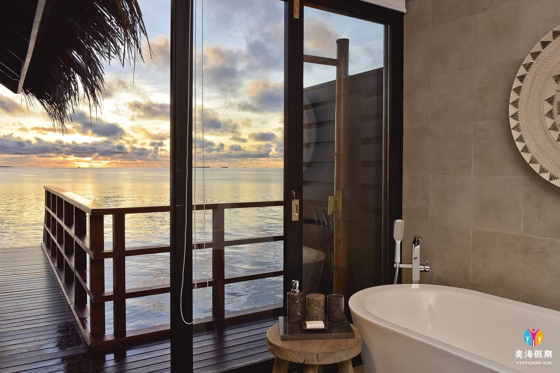 Reef Pool Villa 4.jpg