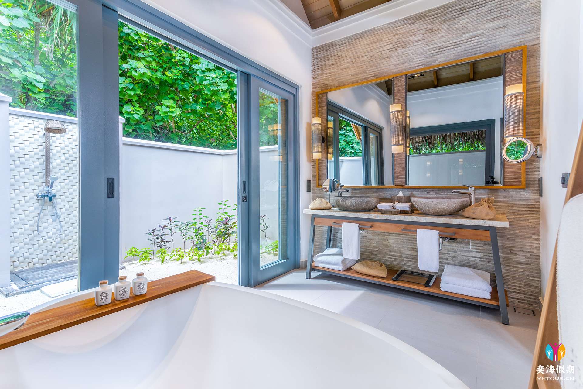 Beach Villa with Plunge Pool_Bathroom 2.jpg