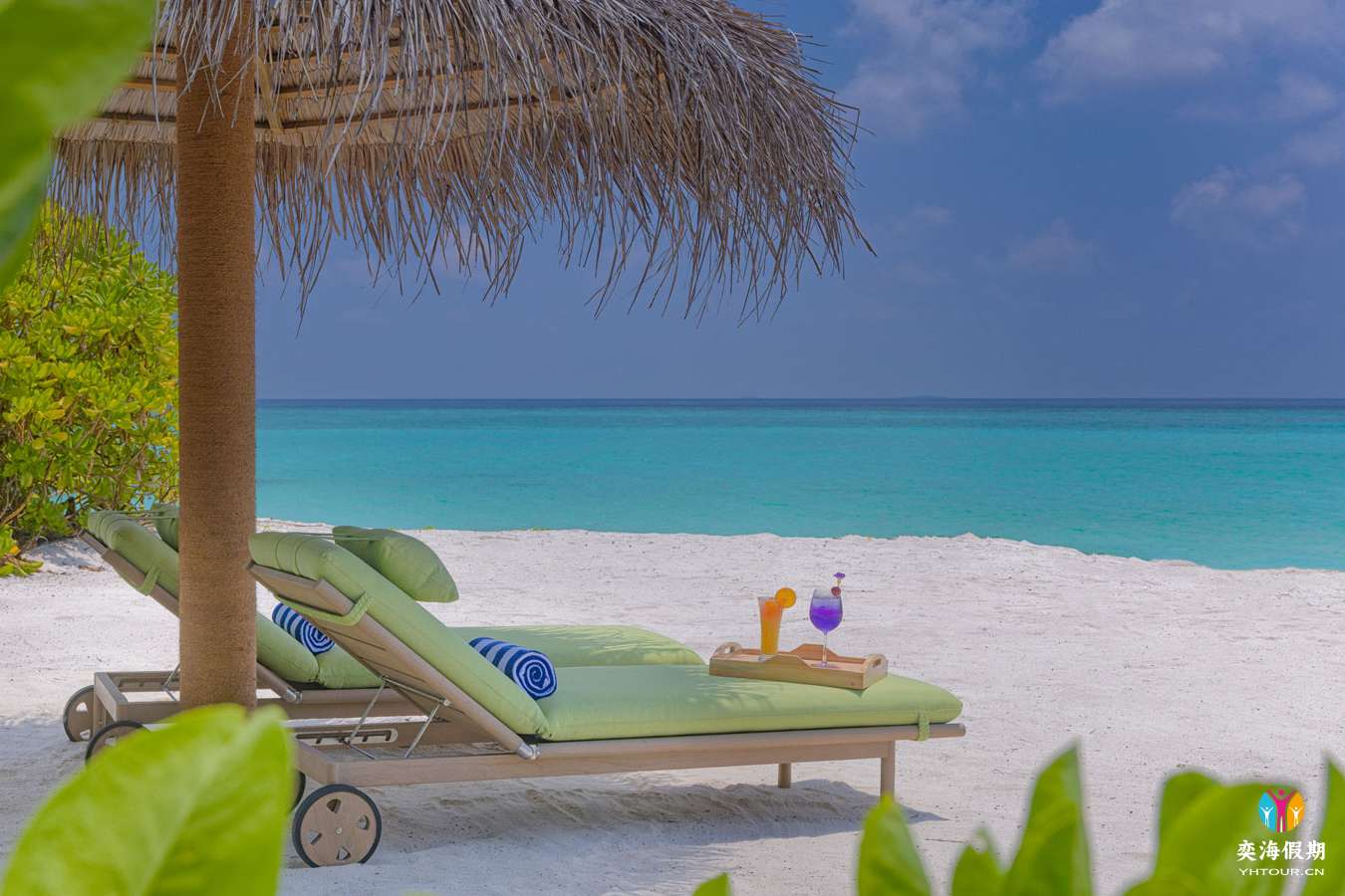 beach_sun-loungers_drinks.jpg