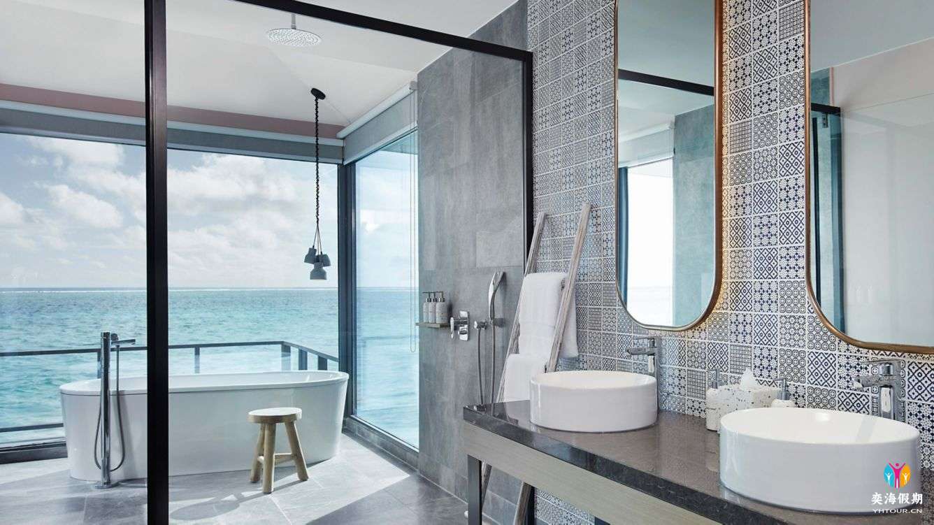 Overwater Villa5.jpg