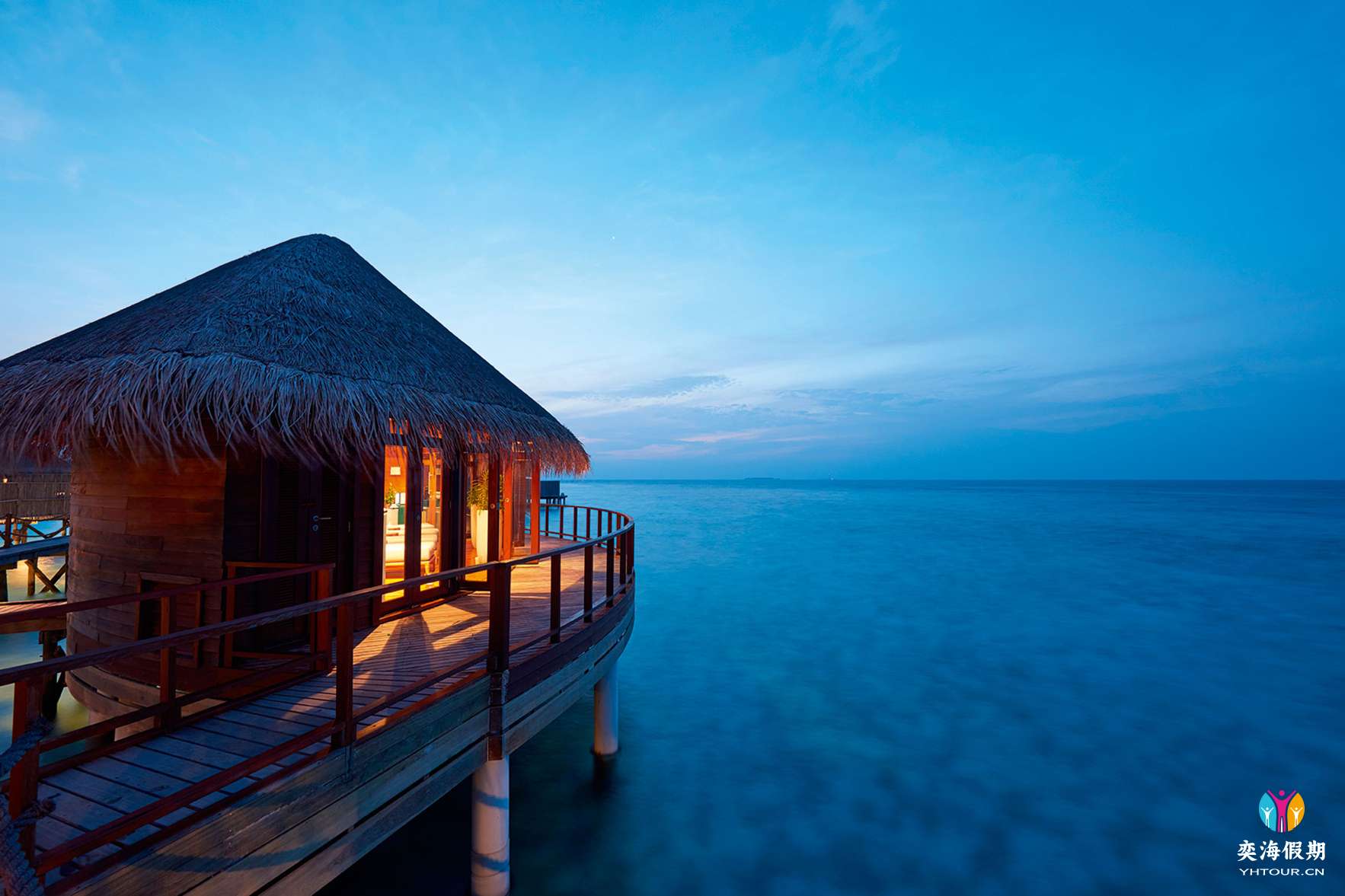 Halaveli-Maldives-2016-Water-Villa-Sunset.jpg