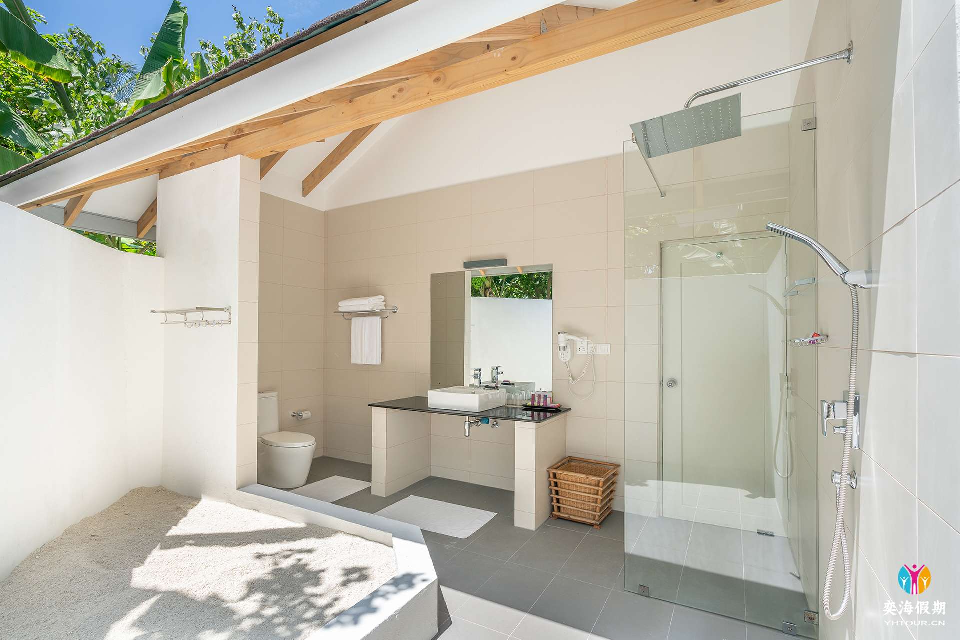 STANDARD ROOM OUTDOOR TOILET _ BATHROOM.jpg