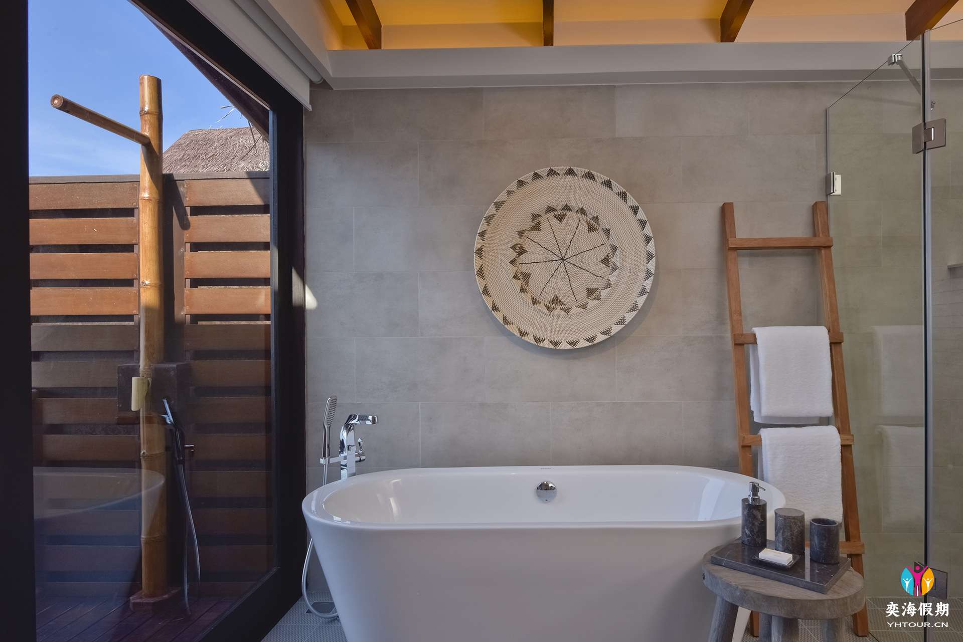 Lagoon Water Villa 3.jpg