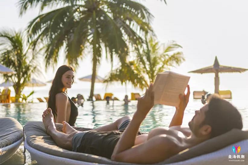 Waves Pool Bar.webp.jpg