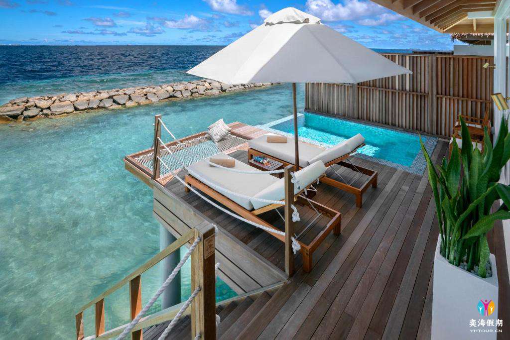 Sunset Water Villa with Pool (3).jpg