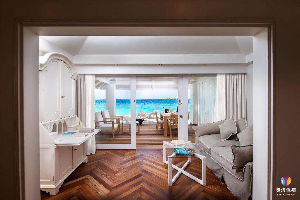 Beach Front Junior Suite.jpg