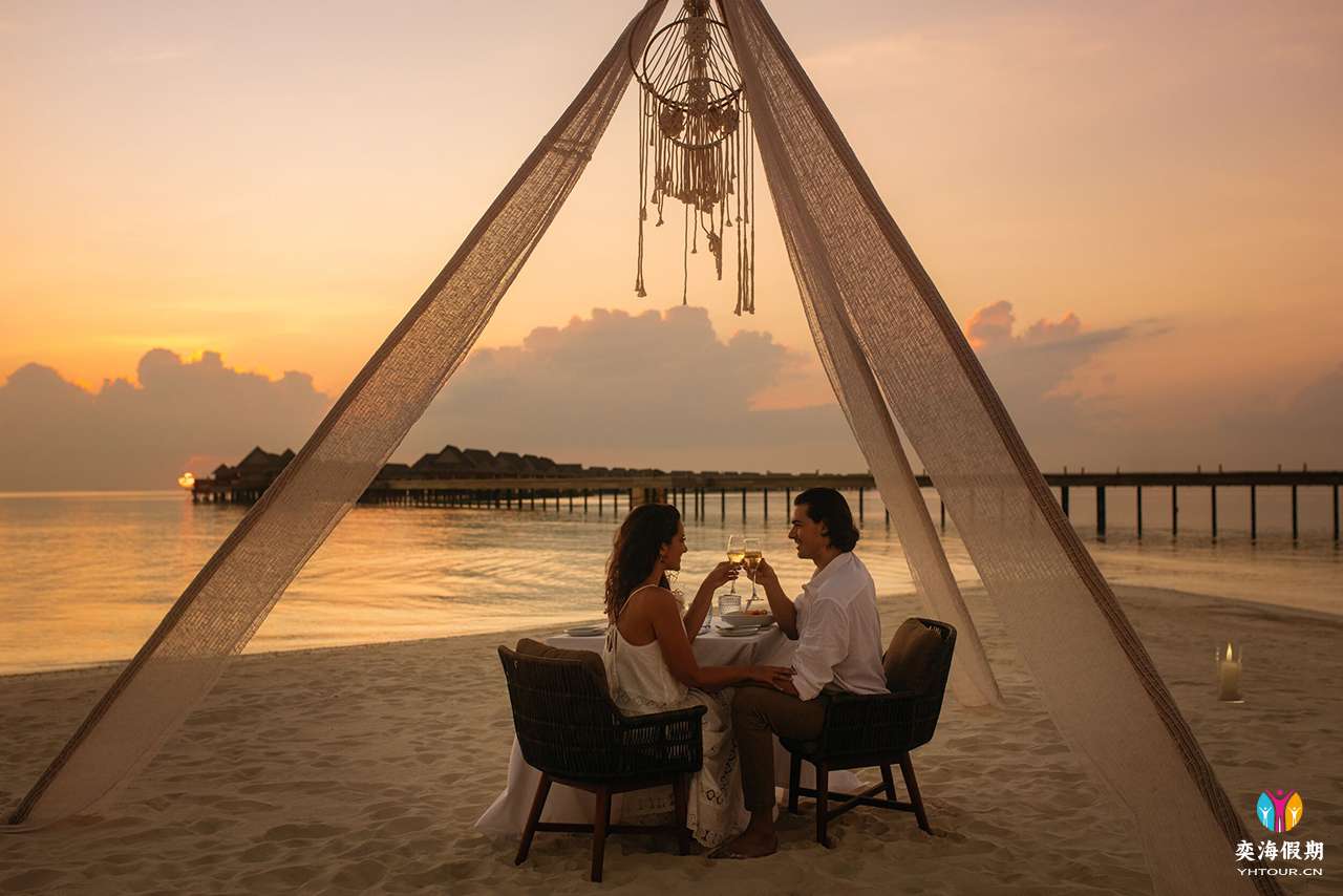 JOALI Maldives - Joys of JOALI_Romantic_Beach_Dinner_3 - Large.jpg