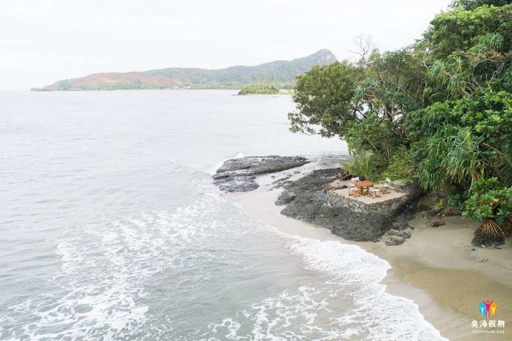 CLIFFSIDE DINING.jpg