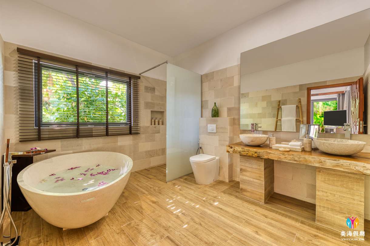 Movenpick-Maldivesbeach spa residence.jpg