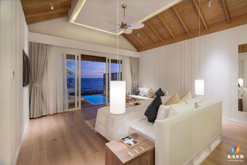 Sunset Water Villa with Pool (2).jpg