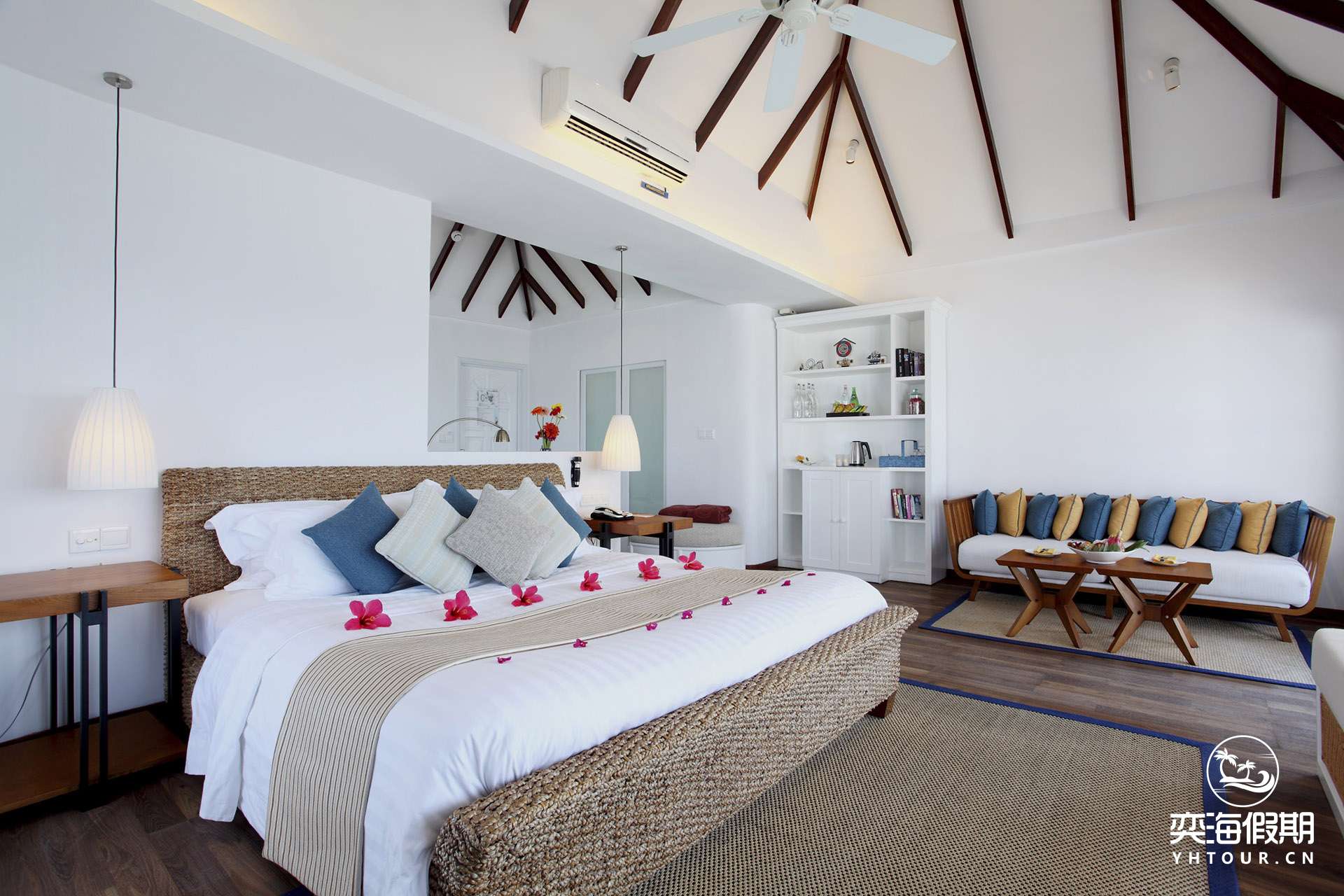 CIRM-Deluxe_Water_Villa_2.jpg