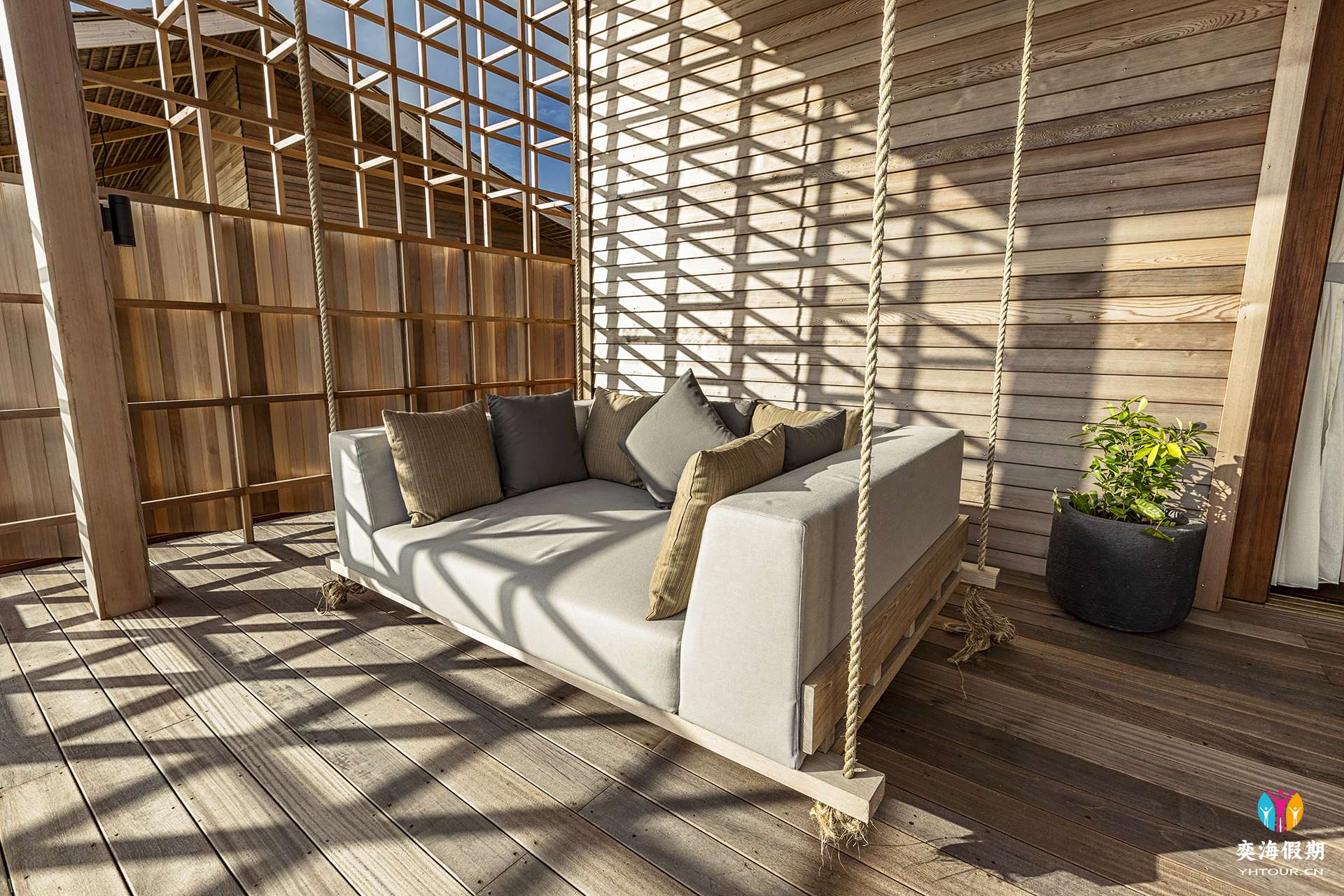 Residence Swing.jpg