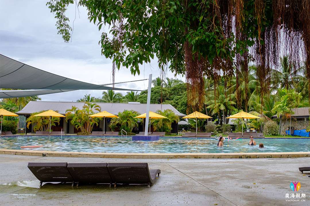 Poolside4.jpg