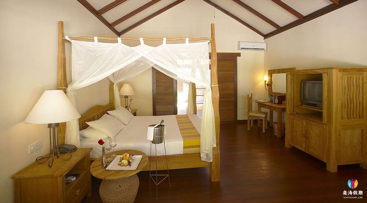 Deluxe Beach Villa (3).jpg