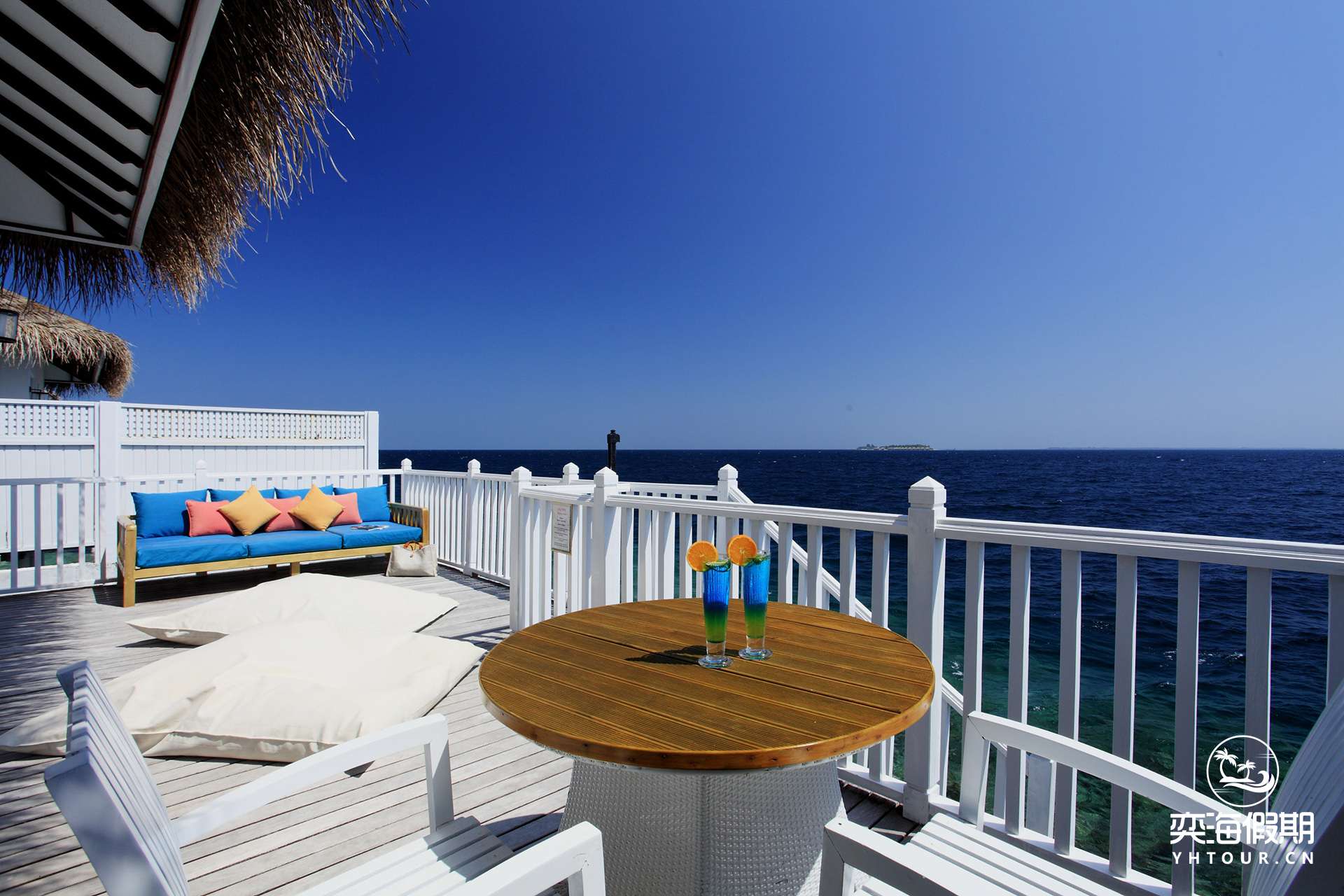 CIRM-Deluxe_Family_Water_Villa_3.jpg