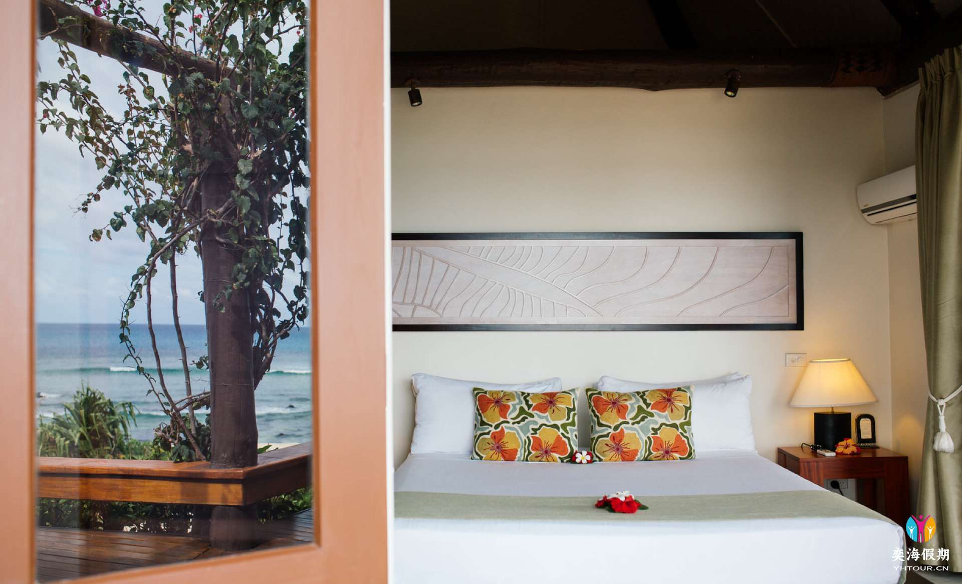 beachfront-bure-suite-1.jpg