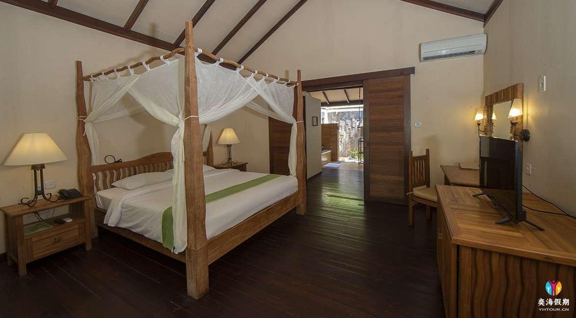 Deluxe Beach Villa (2).jpg