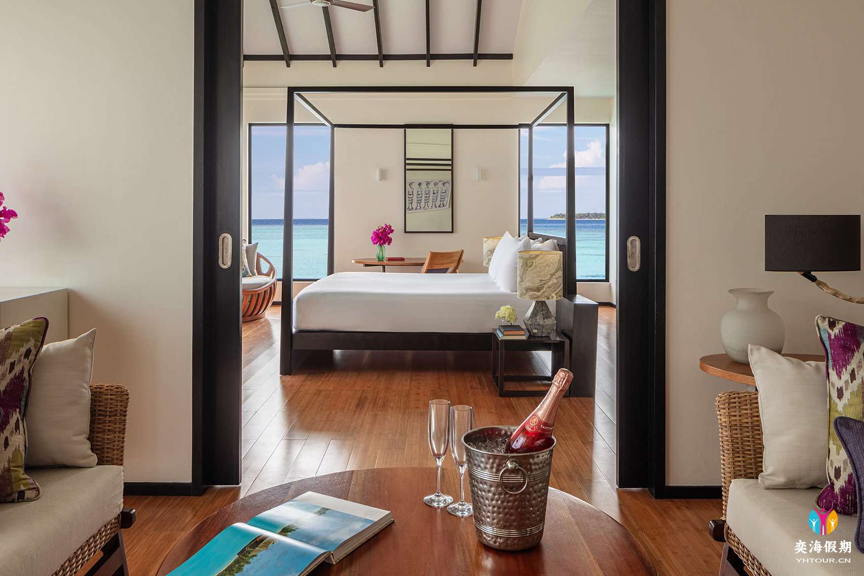 Overwater Pool Suite7 (2).jpg