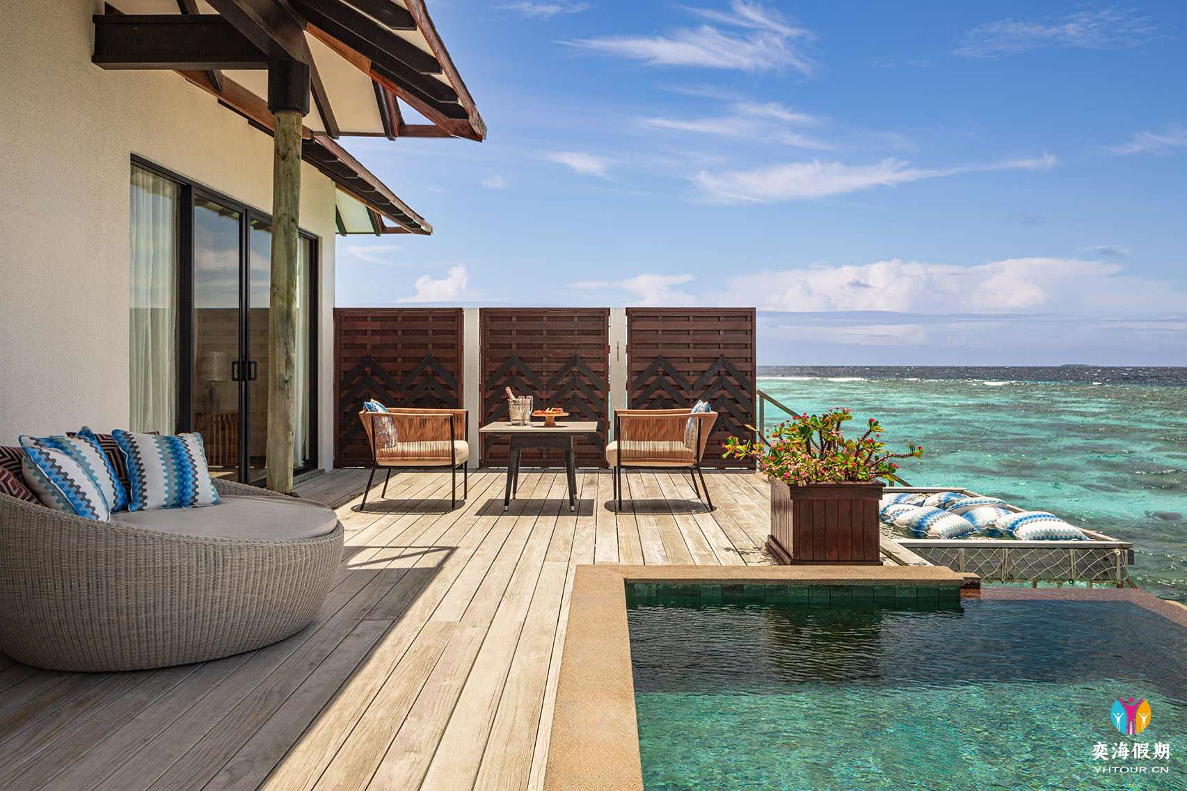 Overwater Pool Suite7.jpg