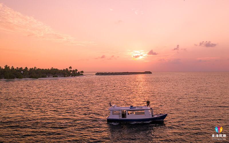 img_sunset_cruise.jpg