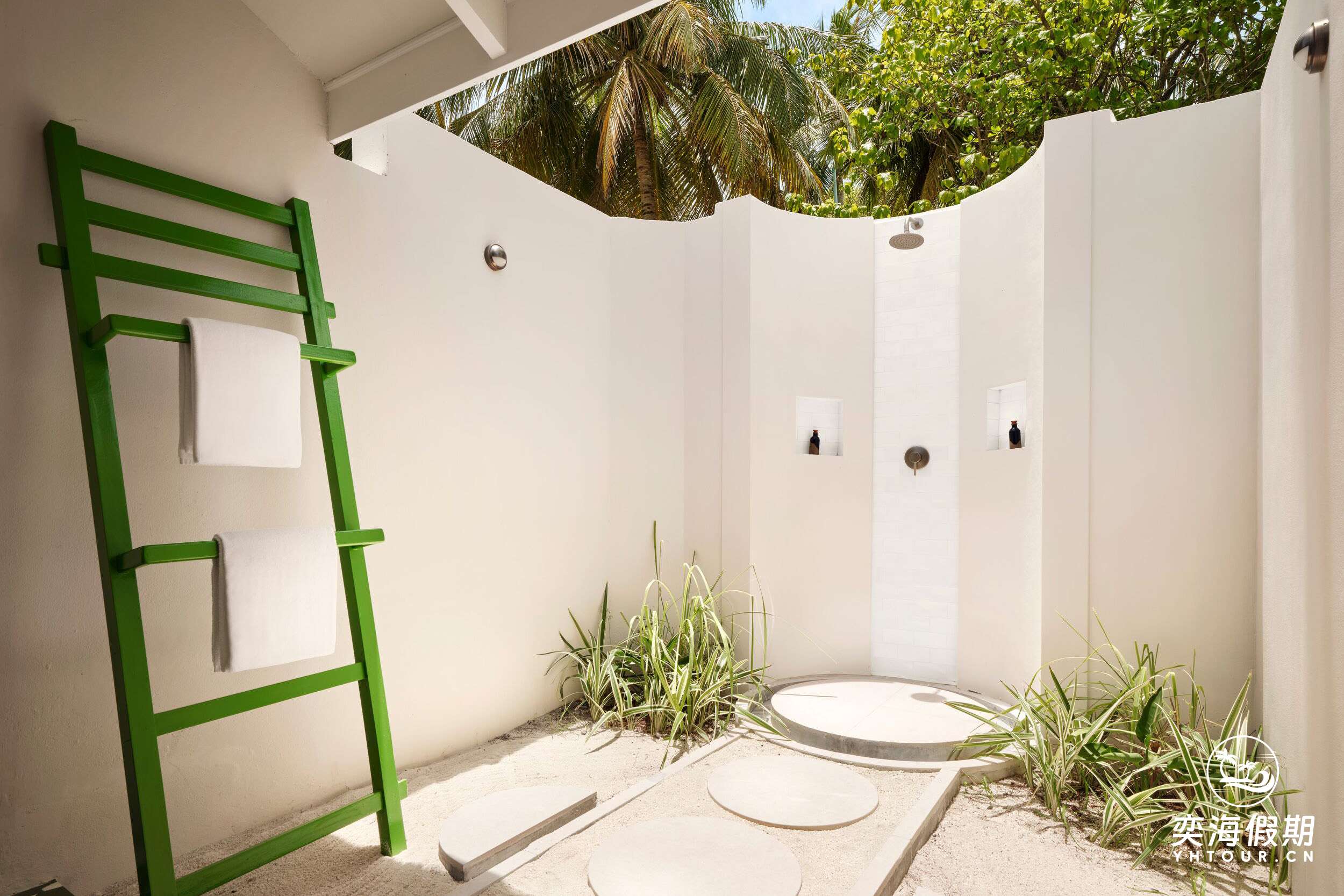 Villa Park - Lagoon Beach Villa - Outdoor Shower - Large.jpg