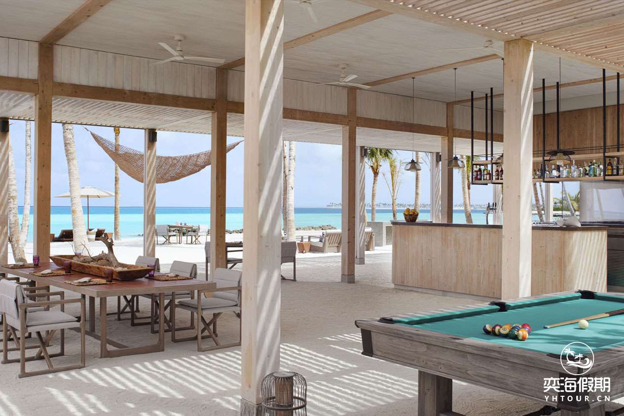 The Ritz-Carlton Maldives, Fari Islands - Beach Shack - Interior.jpg