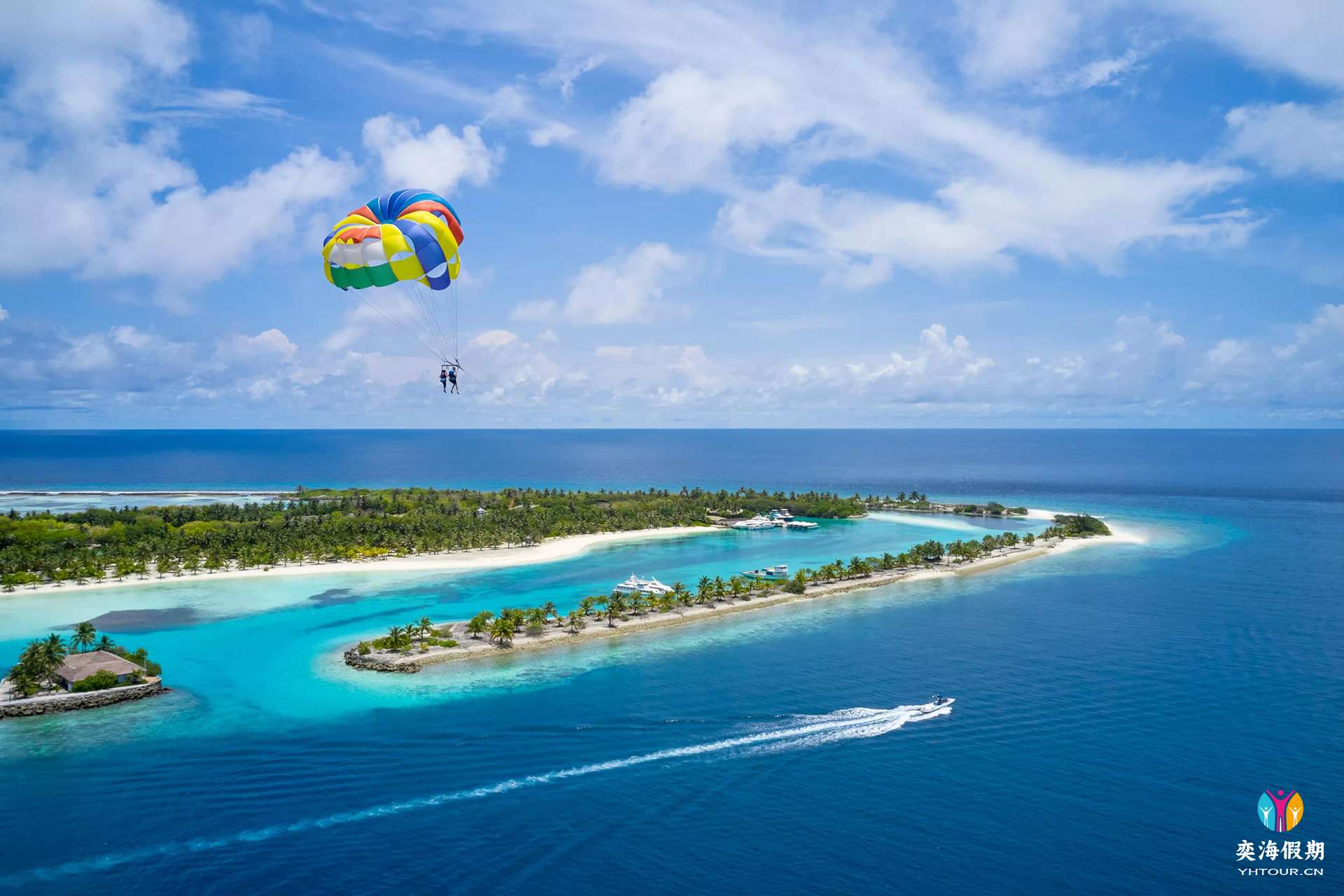Villa Nautica - Water Sports - Parasailing - Large.jpg