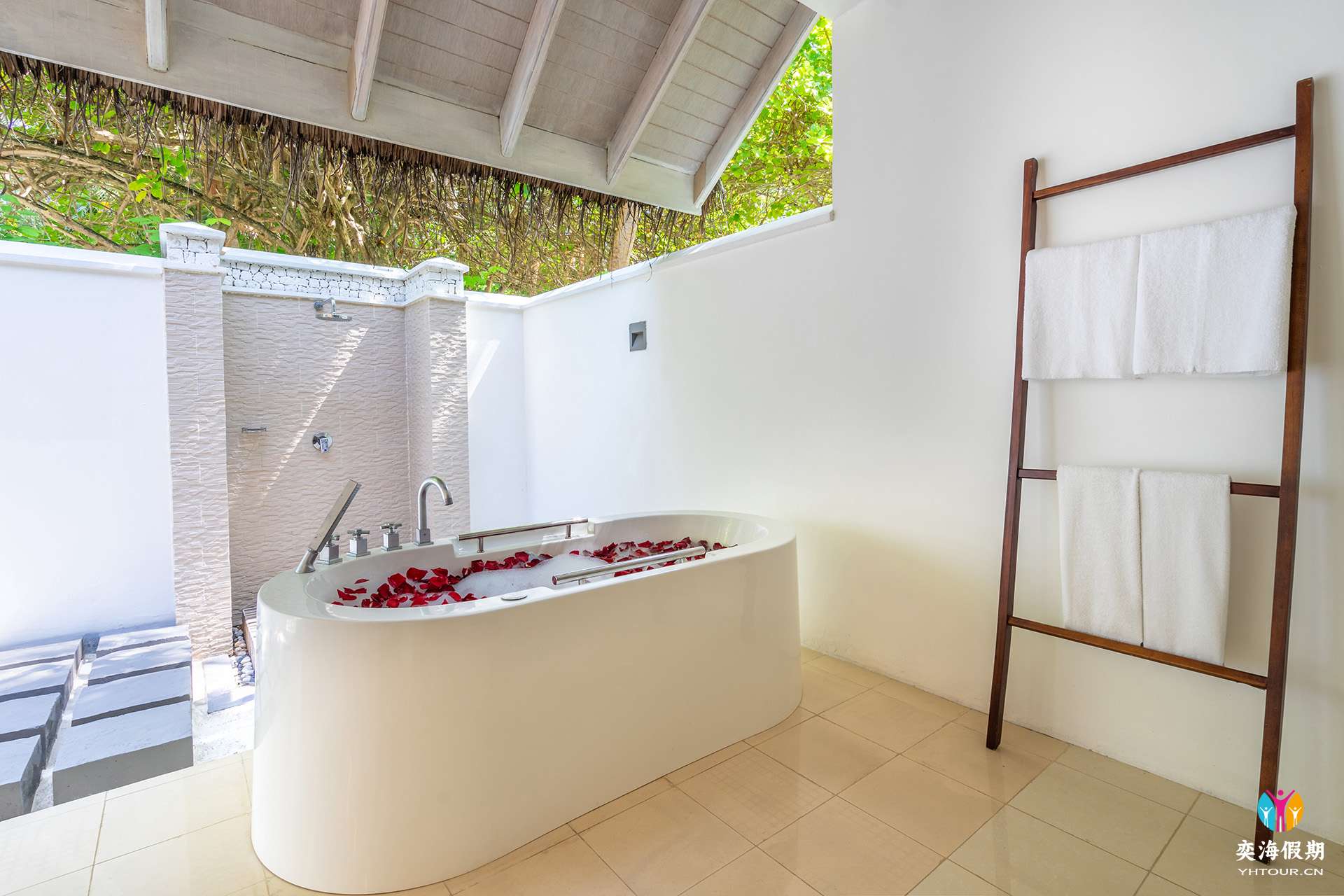 Outdoor Shower.jpg
