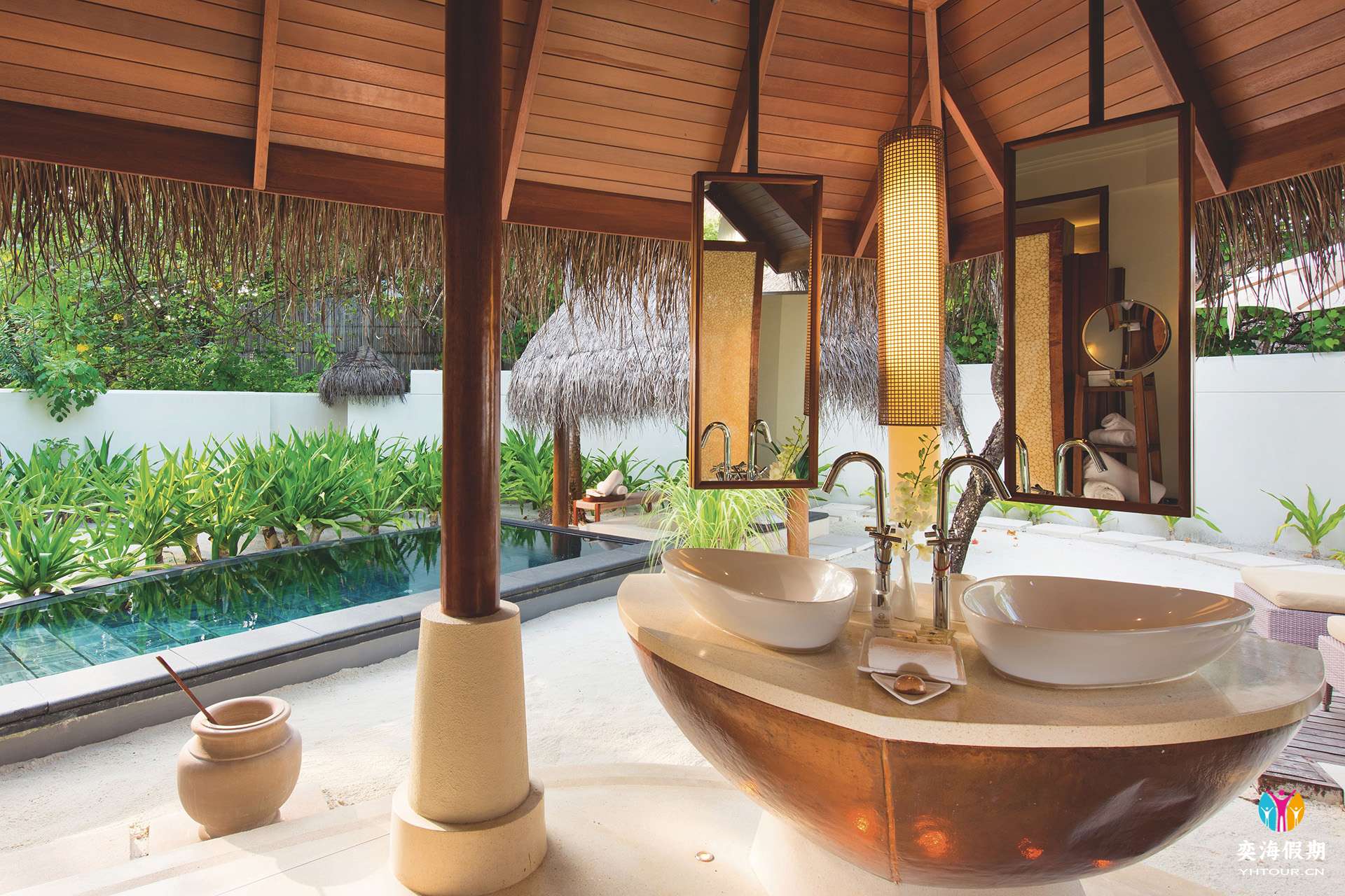 Family Beach Villa  with pool4.jpg