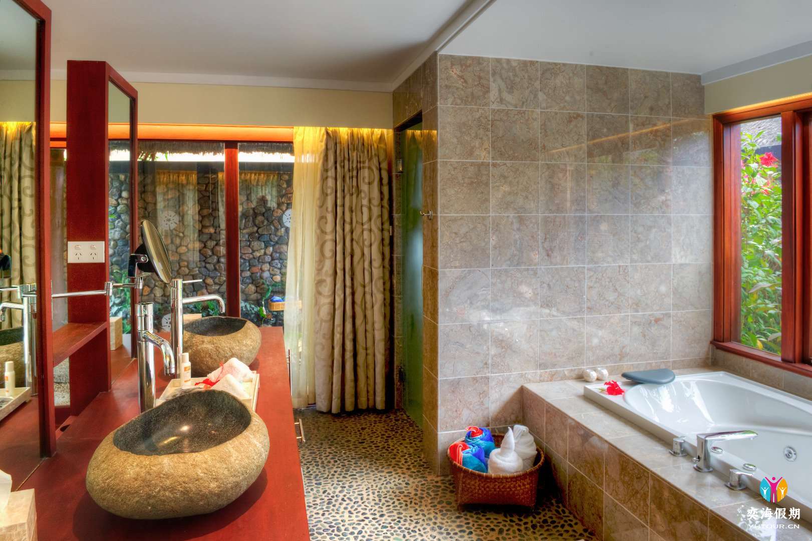 Beachfront Pool Suite (1).jpg