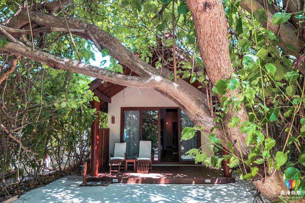 Deluxe Beach Villa (5).jpg