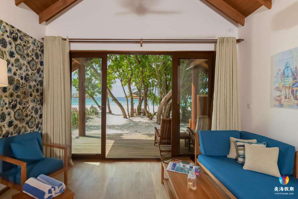Deluxe Beach Villa (3).jpg