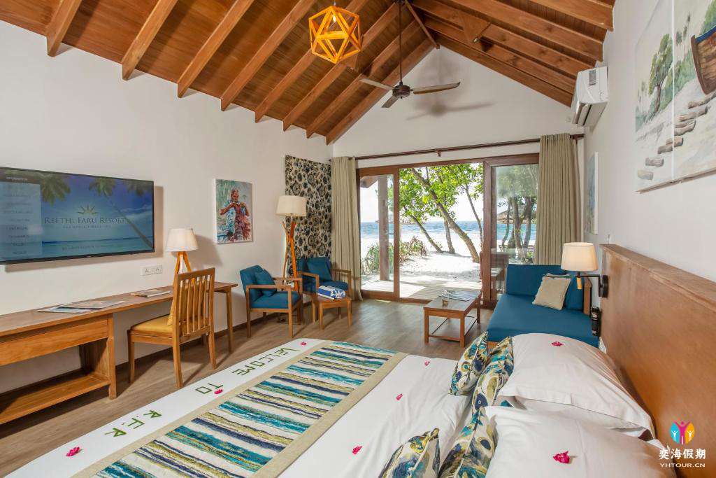 Deluxe Beach Villa (4).jpg