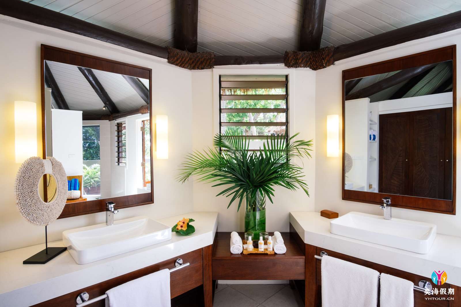 deluxe-beachfront-bure.jpg
