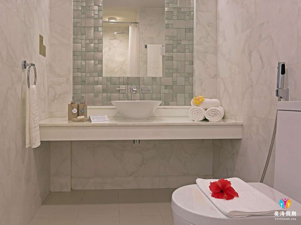 Deluxe Room (2).jpg