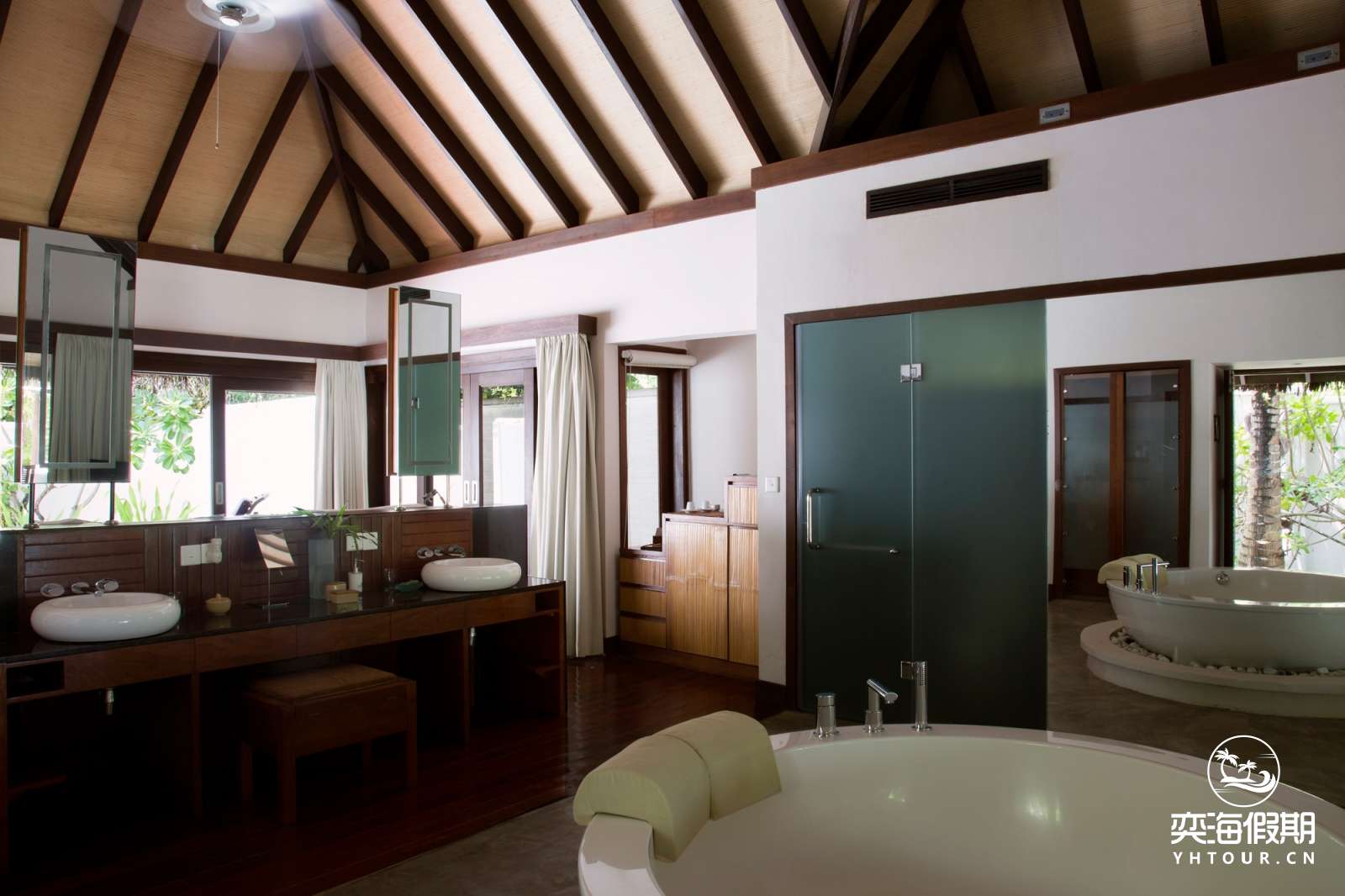 hithi_island_villa6820__large.jpg