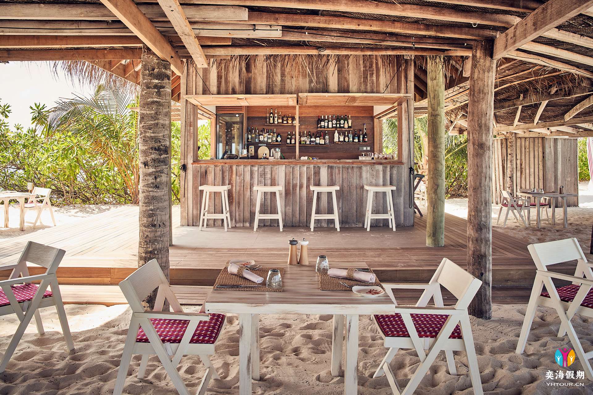 2103_Finolhu Baa Atoll Maldives_Crab Shack - Bar.jpg
