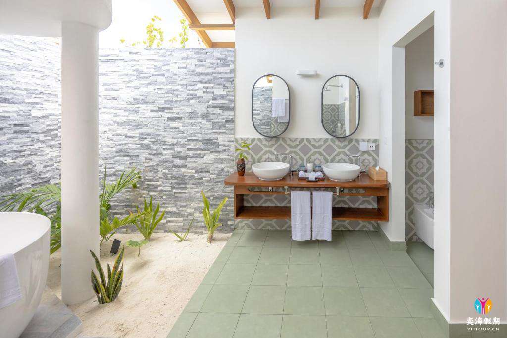 Beach Suite (1).jpg